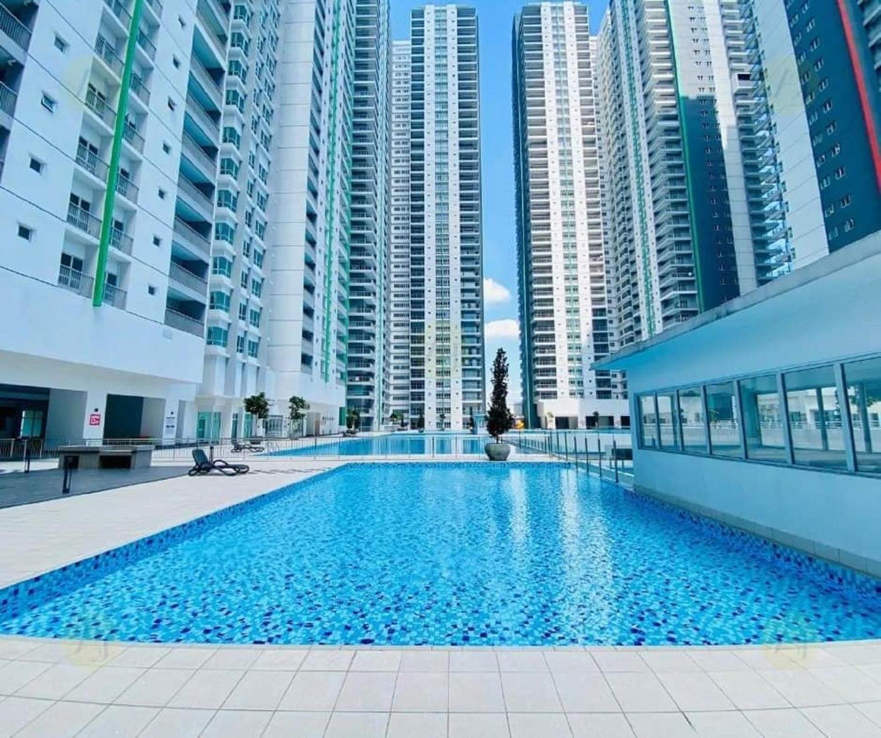 Razak 2 Or 3 Bedroom Klcc View Sungai Besi, Apartment *