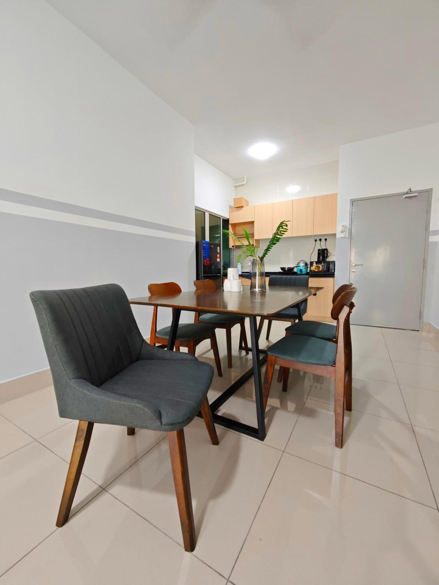 Razak 2 Or 3 Bedroom Klcc View Sungai Besi, * Kuala Lumpur