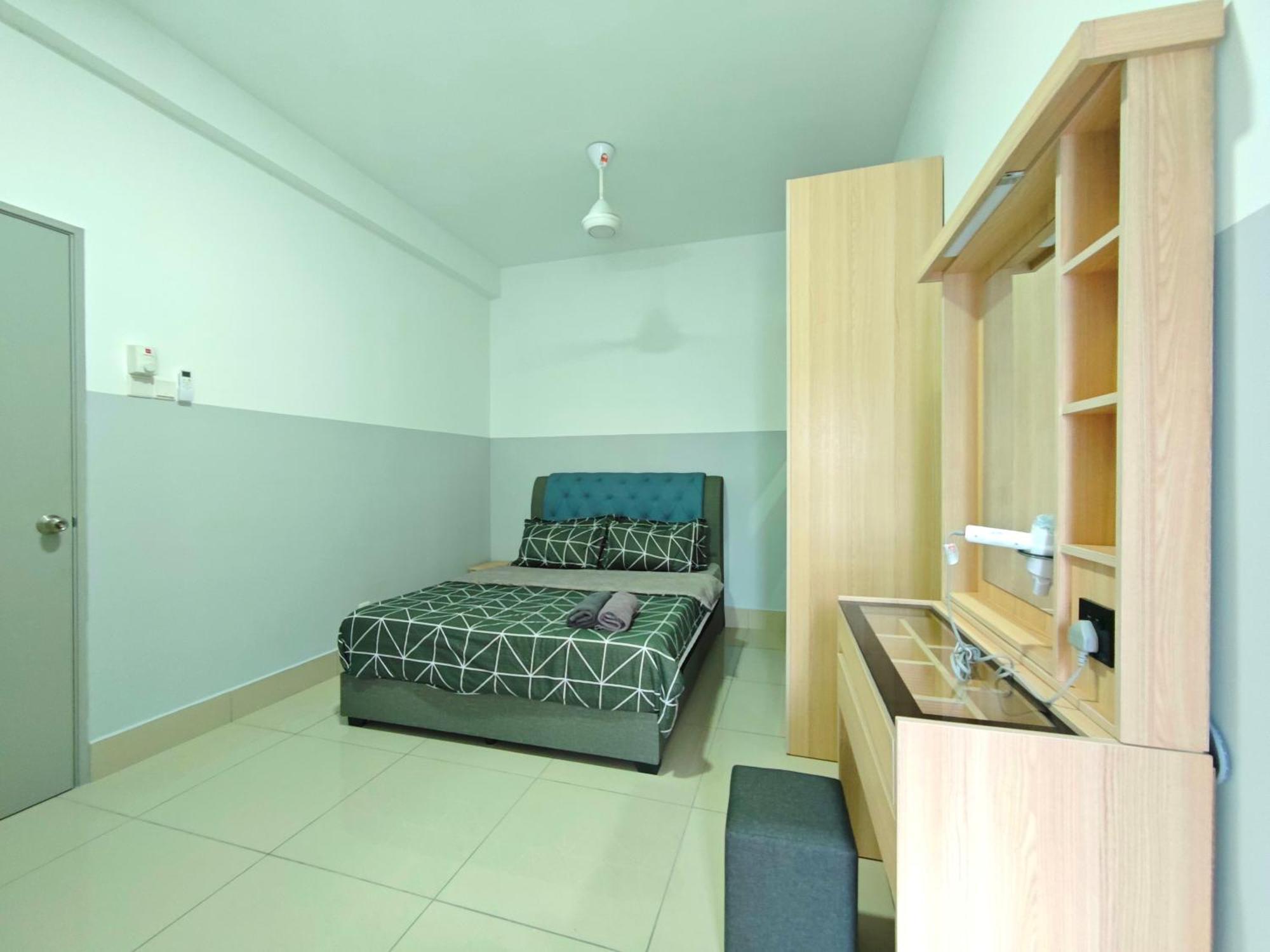 Apartment Razak 2 Or 3 Bedroom Klcc View Sungai Besi, *