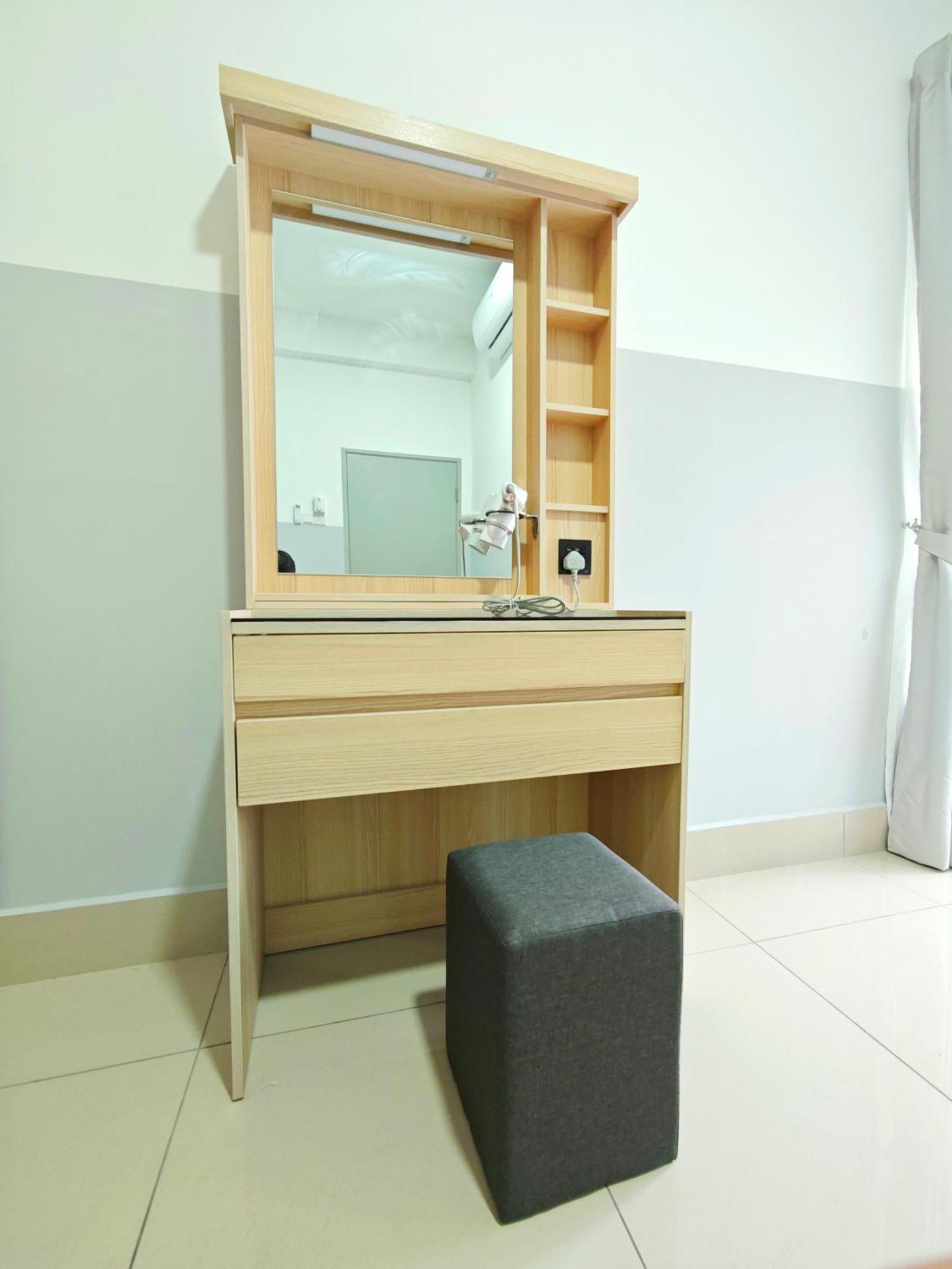 Razak 2 Or 3 Bedroom Klcc View Sungai Besi, Apartment Kuala Lumpur
