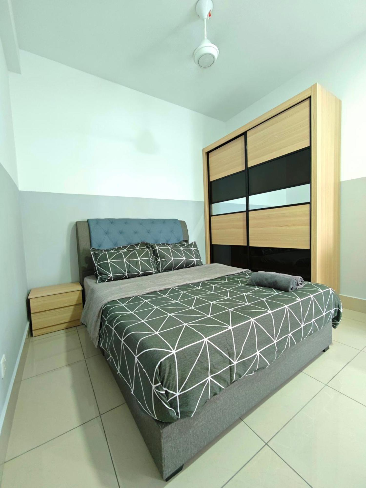 Apartment Razak 2 Or 3 Bedroom Klcc View Sungai Besi, Kuala Lumpur