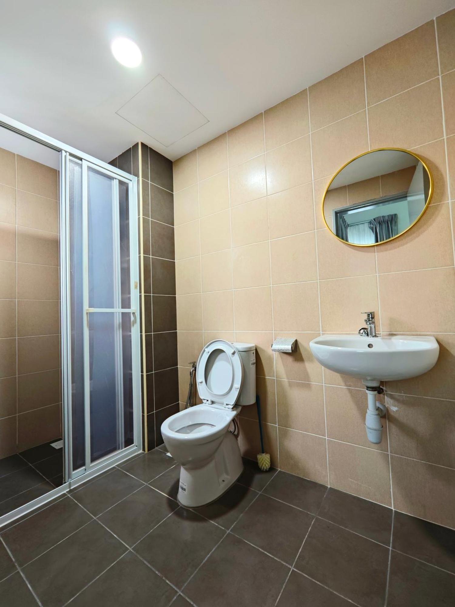 Razak 2 Or 3 Bedroom Klcc View Sungai Besi, Kuala Lumpur