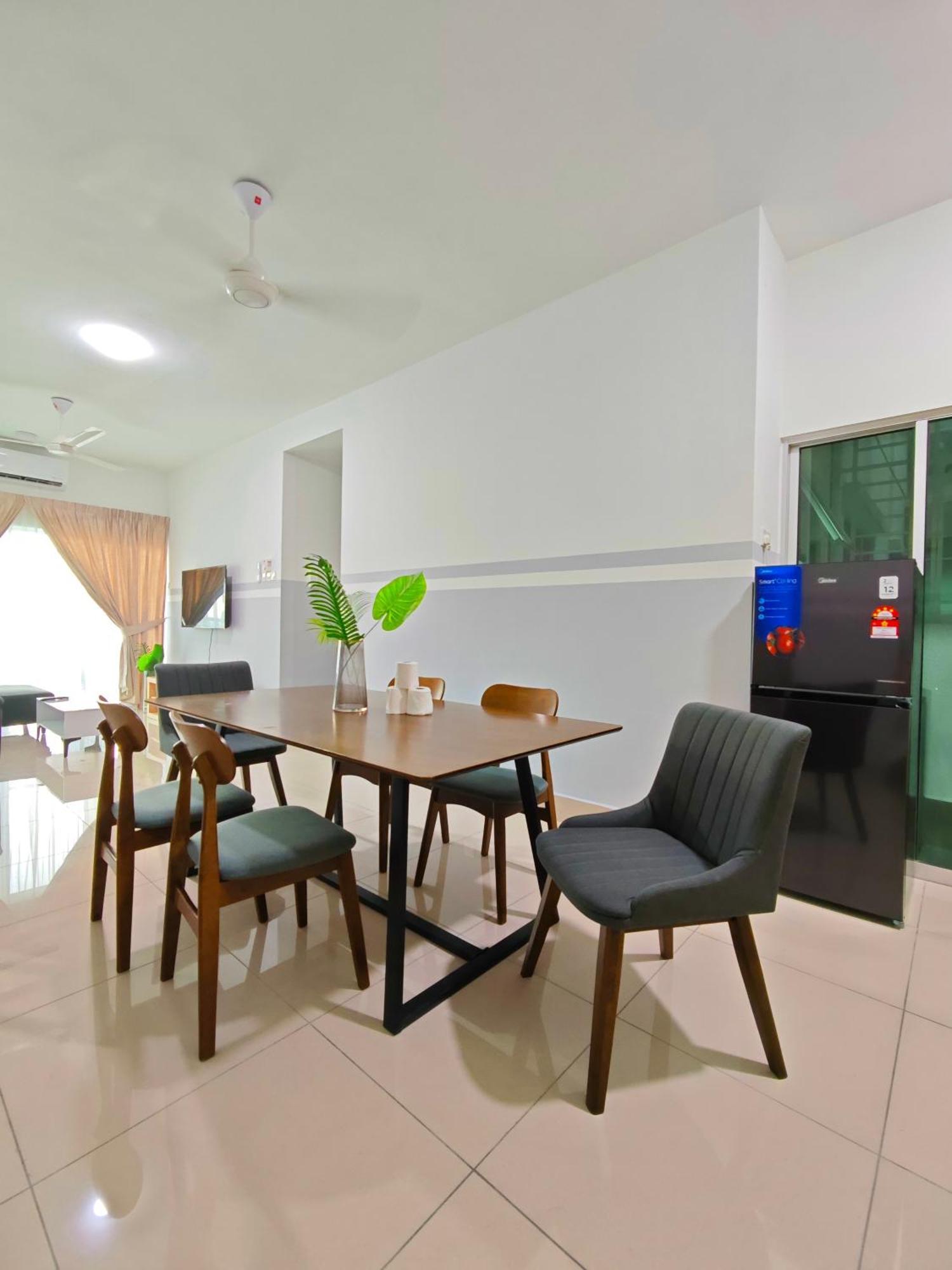 Apartment Razak 2 Or 3 Bedroom Klcc View Sungai Besi,
