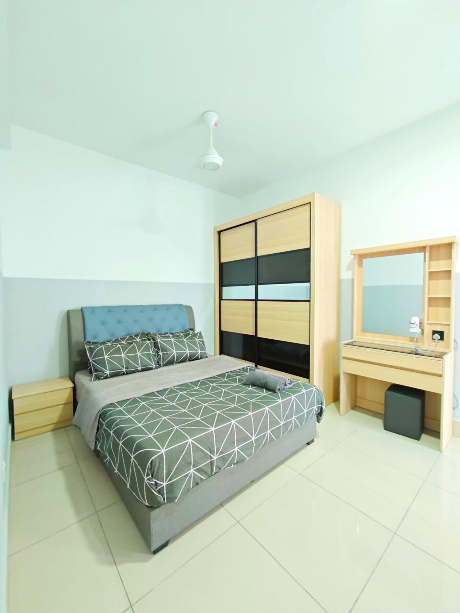 Razak 2 Or 3 Bedroom Klcc View Sungai Besi, Apartment Kuala Lumpur