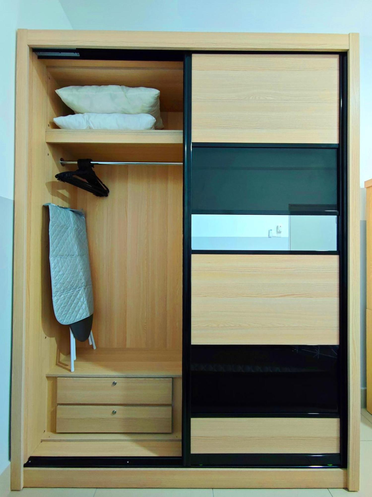 Razak 2 Or 3 Bedroom Klcc View Sungai Besi, Kuala Lumpur