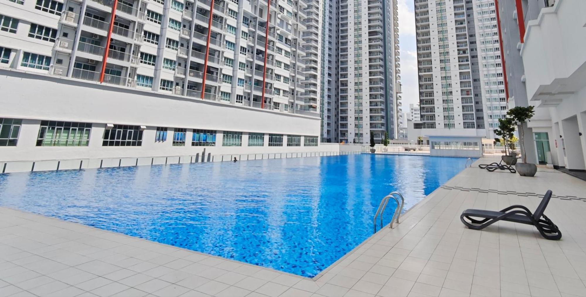 Razak 2 Or 3 Bedroom Klcc View Sungai Besi, Apartment *
